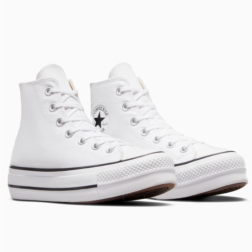 New with box! Women’s 6.5 Converse Lift Platform Canvas in white/black
